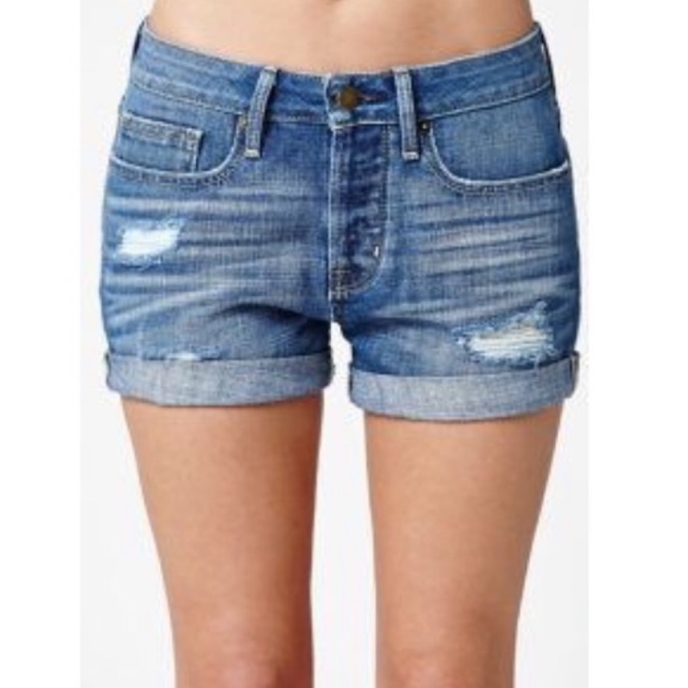 Bullhead girlfriend distressed shorts size 25